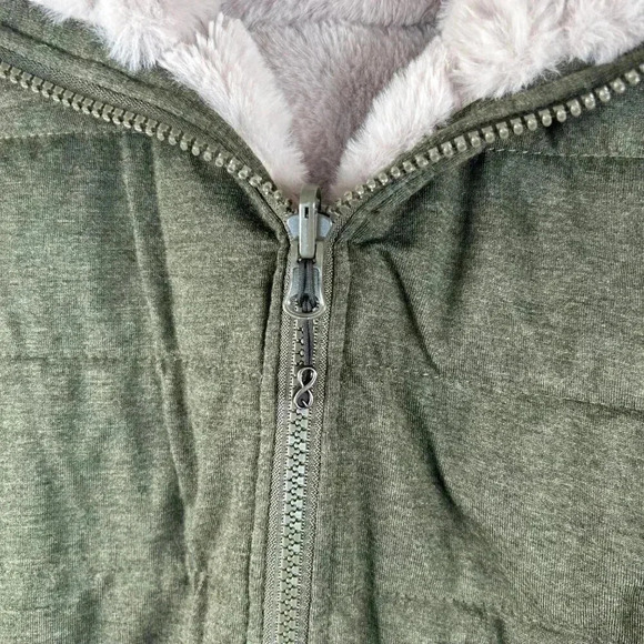 Be Boundless Size Medium Faux Fur Vest Reversible Outdoors Hiking - Picture 13 of 16